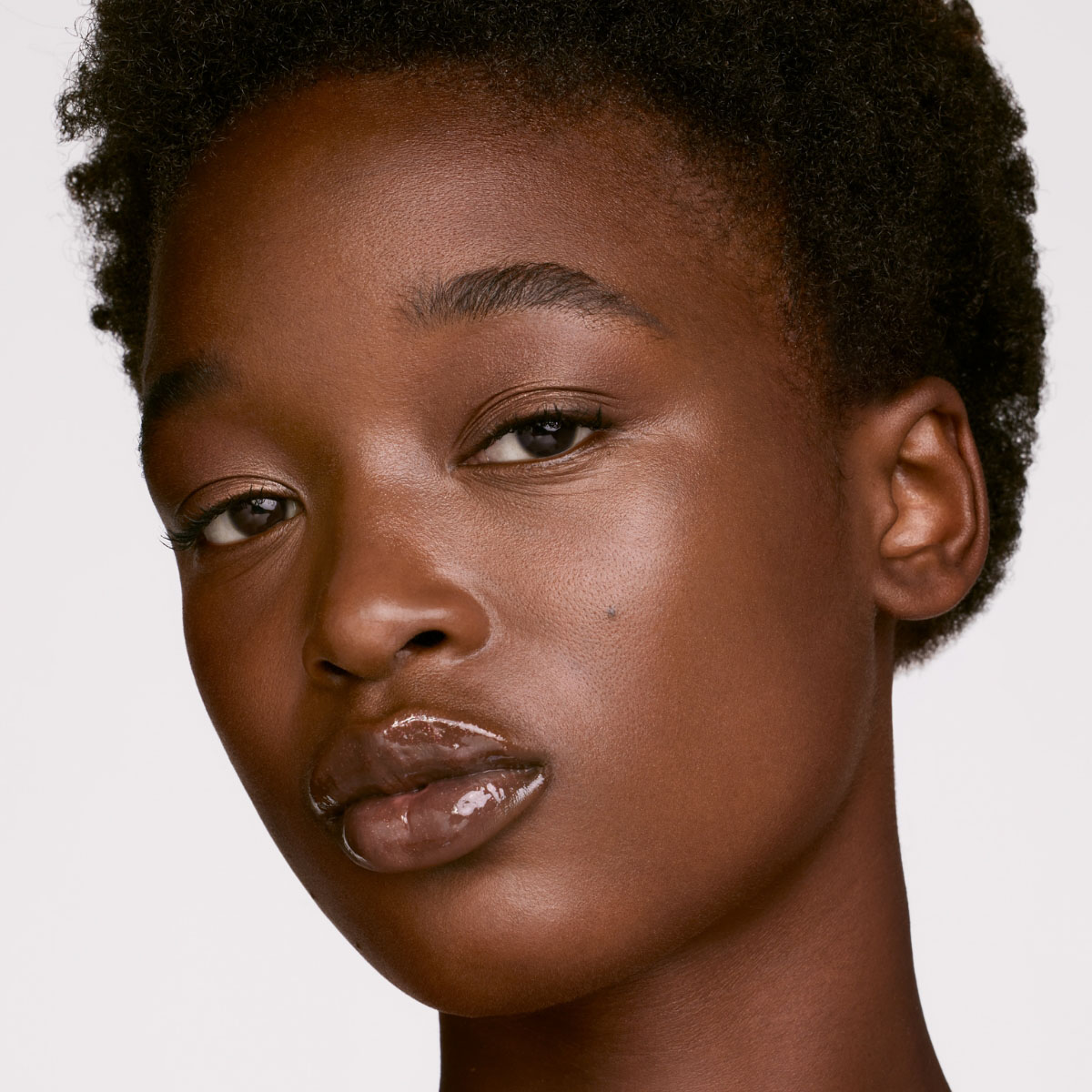 SOFT'LIT NATURALLY LUMINOUS LONGWEAR FOUNDATION (BASE DE MAQUILLAJE PARA ROSTRO)